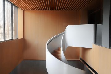 découvrez des idées de design pour escaliers modernes, alliant esthétique et fonctionnalité. inspirez-vous de nos conseils pour sublimer votre intérieur avec des escaliers uniques et tendance.