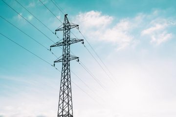 découvrez les principaux défis liés à l'électricité industrielle : gestion de la consommation, fiabilité des installations, coûts énergétiques, sécurité et transition vers des solutions durables.