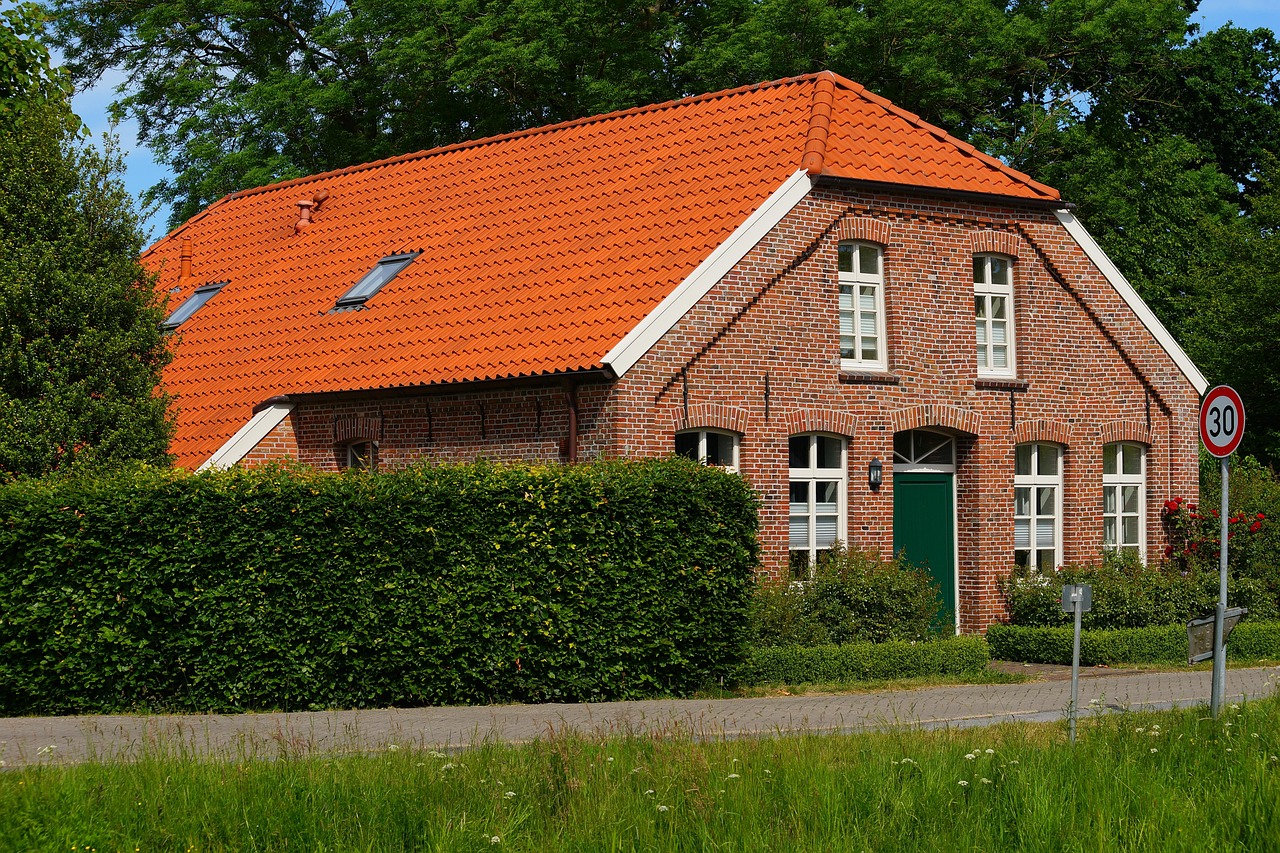 découvrez nos solutions de rénovation de toiture efficaces et durables pour protéger et valoriser votre habitation.