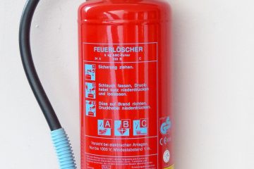 découvrez tout ce que vous devez savoir sur les extincteurs : types, utilisations, normes de sécurité et conseils pour protéger votre maison ou votre entreprise contre les incendies.