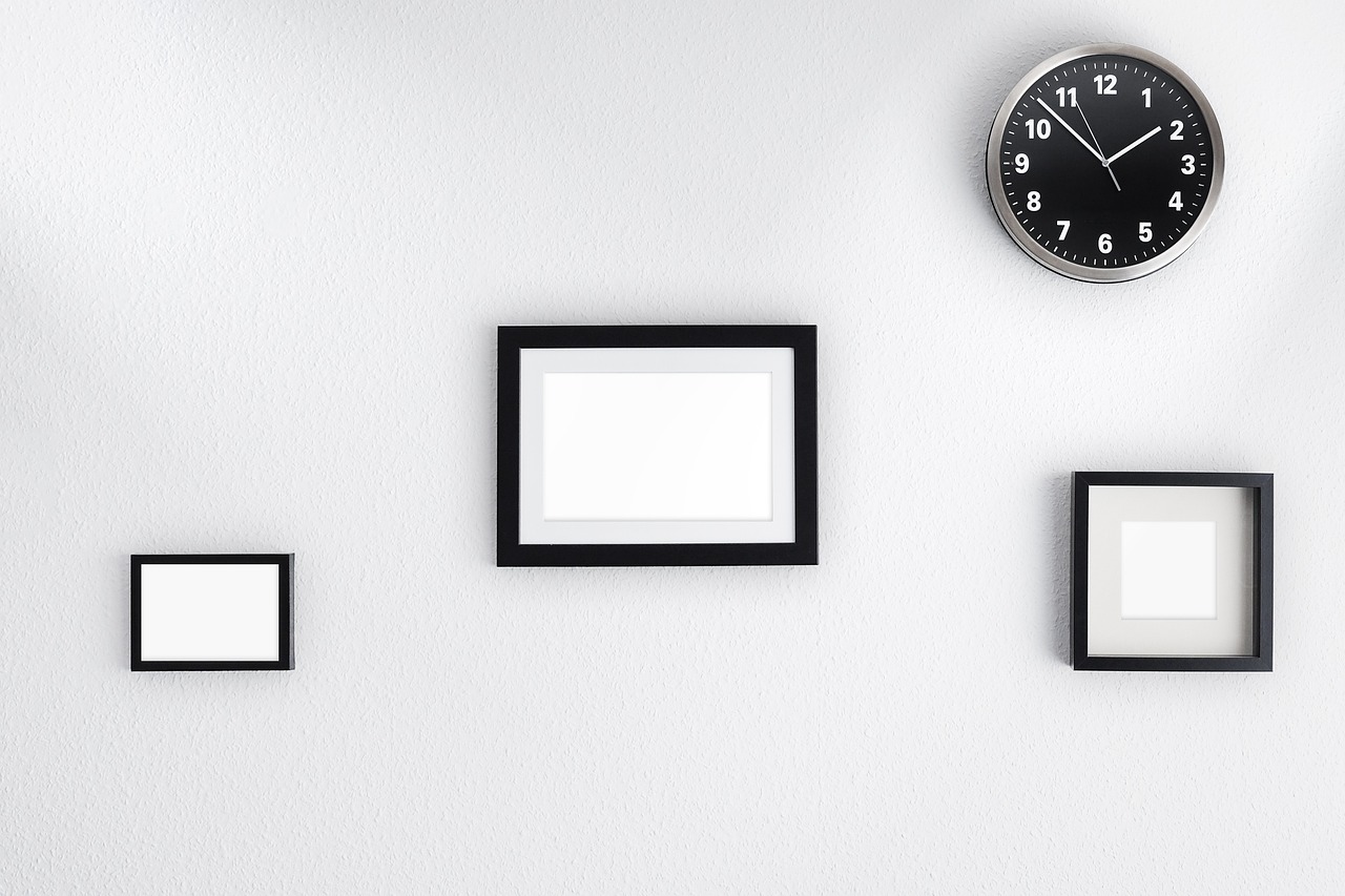 découvrez notre collection de horloges murales alliant design et fonctionnalité pour embellir et rythmer votre intérieur avec style.
