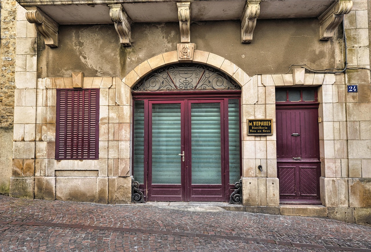 service de coordination pour portes de garage : installation, réparation et maintenance assurées par des professionnels qualifiés pour un fonctionnement optimal.