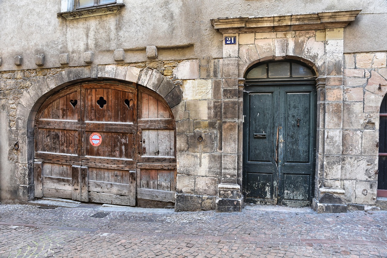 coordination professionnelle pour portes de garage : installation, maintenance et réparation efficaces pour assurer la sécurité et la fonctionnalité de vos portes.