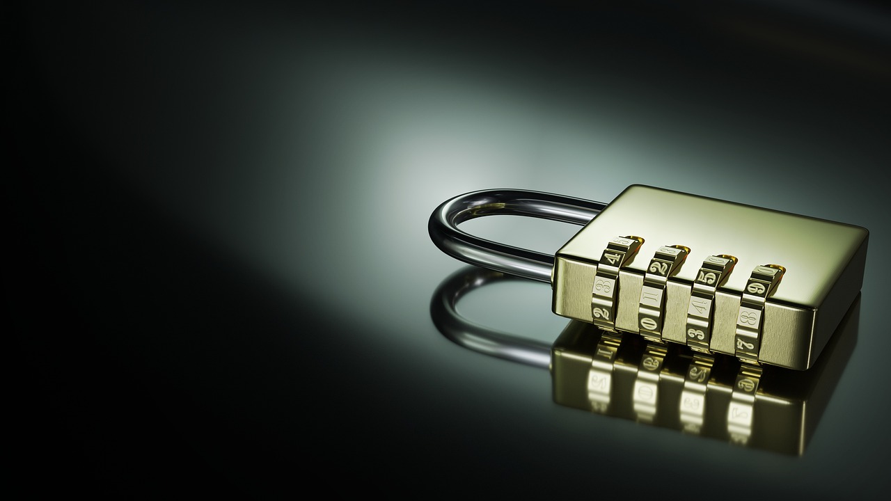 verrouillage automatique 3 points pour une sécurité renforcée et une facilité d'utilisation optimale.