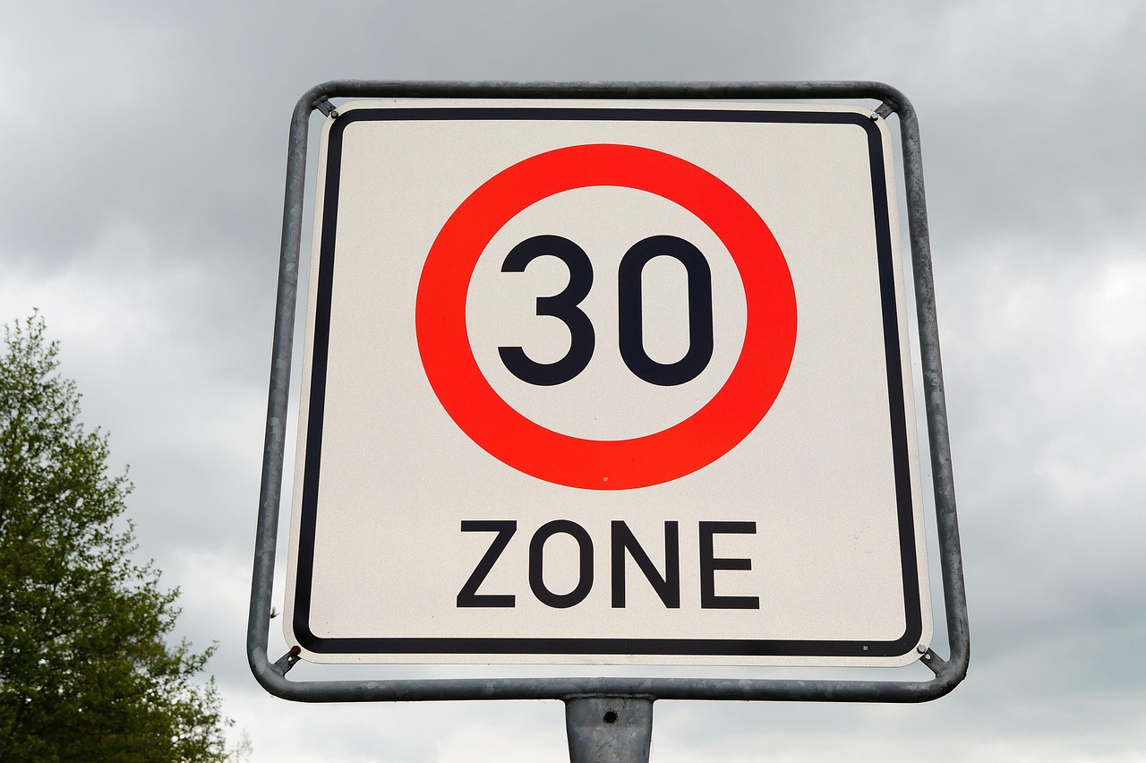 définissez et personnalisez des zones de détection de mouvement pour améliorer la sécurité et réduire les fausses alertes.