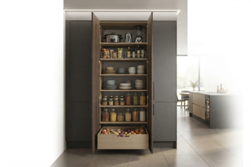 génére-moi une image réaliste sans des mots sur : Meubles de cuisine colonnes : la solution ultime pour le stockage vertical